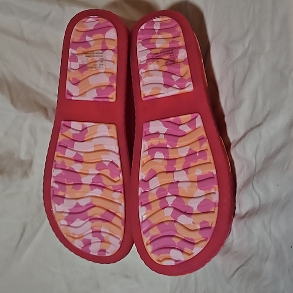 Water Friendly Sandals - Picture 4 of 4